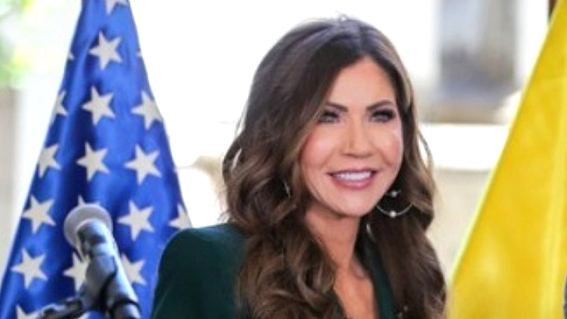ΗΠΑ: Σικάγο χαρακτηρισμένο «εμπόλεμη ζώνη» από την υπουργό Εσωτερικής Ασφάλειας – Ισχυρισμοί για χρηματοδότηση διαδηλωτών από καρτέλ και συμμορίες