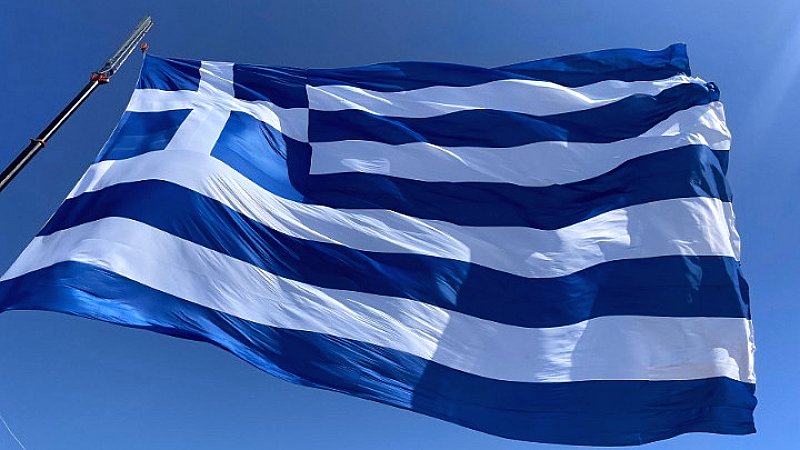 Ηράκλειο: Υψώνεται η σημαία των 1.440 τετραγωνικών μέτρων