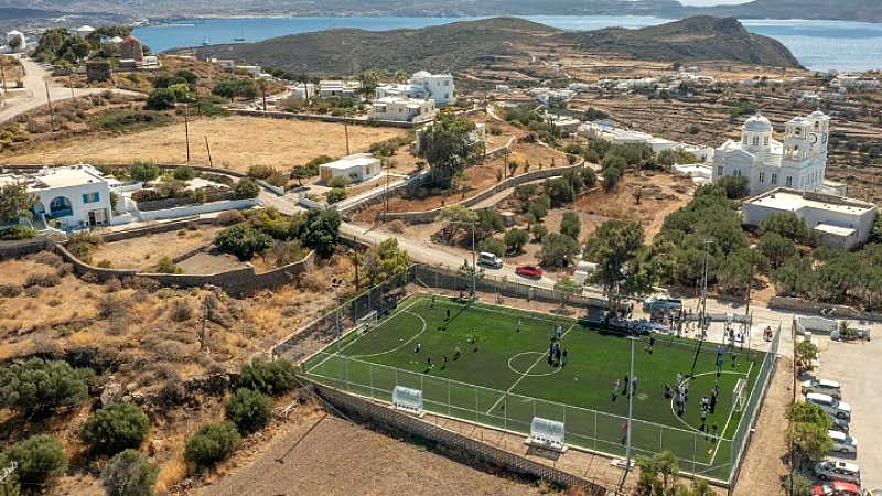 Νέο γήπεδο ποδοσφαίρου στην Τρυπητή Μήλου με τη στήριξη της Invel Real Estate και της PRODEA Investments