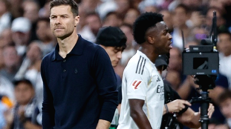 Δημόσια συγνώμη του Βινίσιους από τον Αλόνσο μετά την έντονη αντίδραση