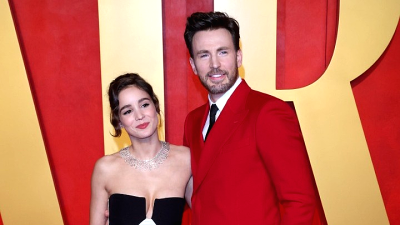 Η γέννηση της κόρης του Κρις Έβανς και της Άλμπα Μπαπτίστα