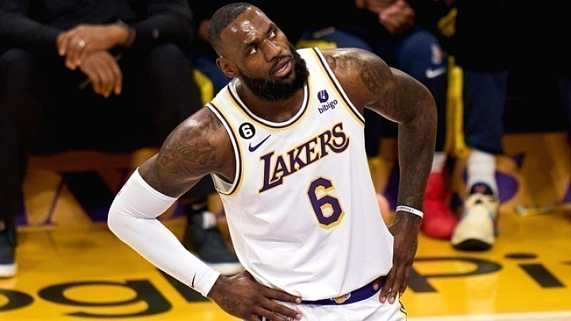 Ο ΛεΜπρόν Τζέιμς ανακοινώνει την κυκλοφορία του παιδικού του βιβλίου για το Halloween