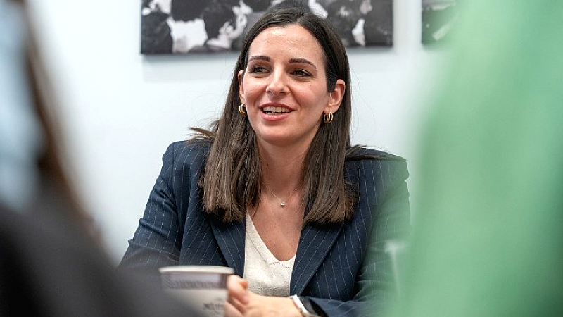 Ο πρωθυπουργός εργαλειοποιεί το Μνημείο του Άγνωστου Στρατιώτη, κατηγορεί το ΠΑΣΟΚ
