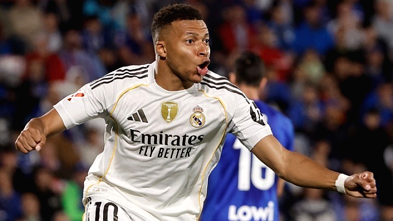 Ο Μπαπέ παραλαμβάνει το «Χρυσό Παπούτσι» στην Μαδρίτη