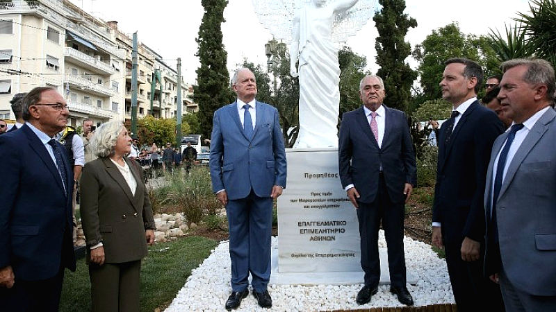 Τα αποκαλυπτήρια του αγάλματος του Προμηθέα στο Πεδίον του Άρεως: Μια τιμητική αφιέρωση στους μικρομεσαίους επιχειρηματίες
