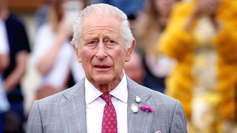 Ο βασιλιάς Κάρολος προχωρά στην αφαίρεση τίτλων από τον πρίγκιπα Άντριου