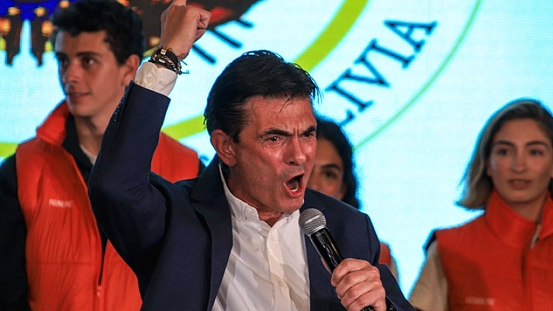 Νίκη του Ροδρίγο Πας στη Βολιβία: Το τέλος μιας εποχής και η αρχή μιας νέας πορείας