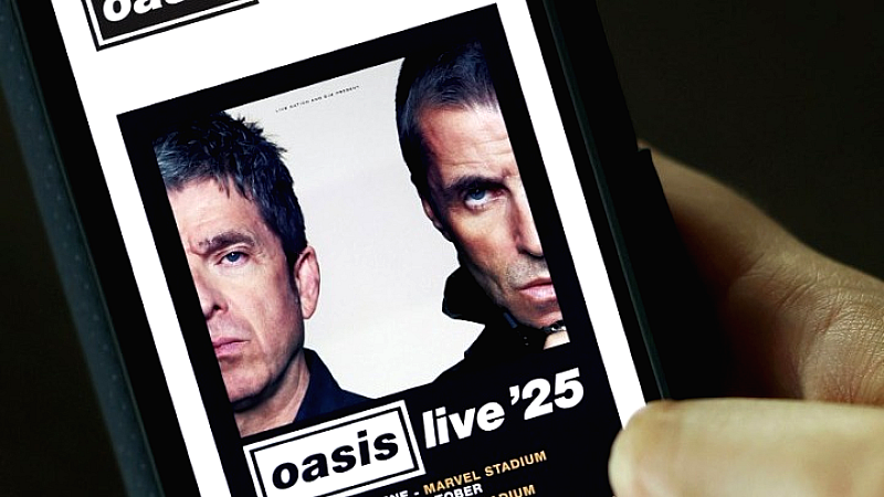 Ο μοναδικός τόμος «Oasis Live ’25 Opus»: Η επανασύνδεση των Oasis αποτυπώνεται σε εικόνες