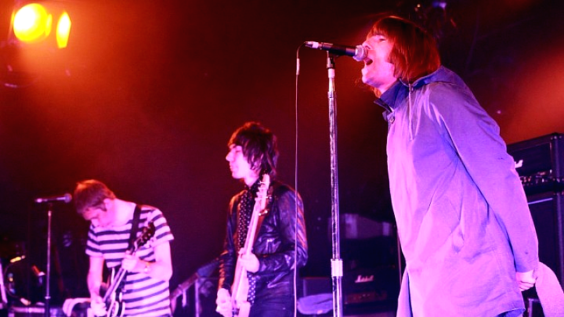 Oasis: Ο Paul Arthurs αποχωρεί προσωρινά από την περιοδεία για λόγους υγείας