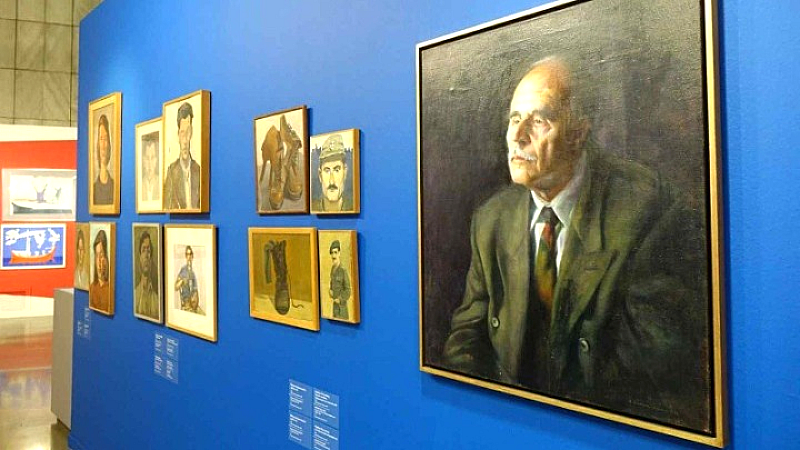 Συνάντηση των Κόκκινων και Μπλε Δημιουργιών στο Τελλόγλειο: Η Έκθεση που Αναδεικνύει τις Ρίζες της Τέχνης στη Θεσσαλονίκη