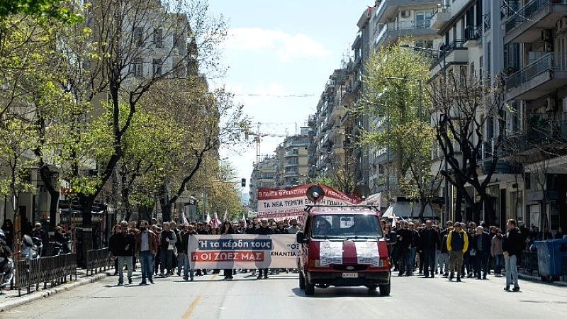 Δυναμικές διαμαρτυρίες και πορείες στη Θεσσαλονίκη για το εργασιακό νομοσχέδιο