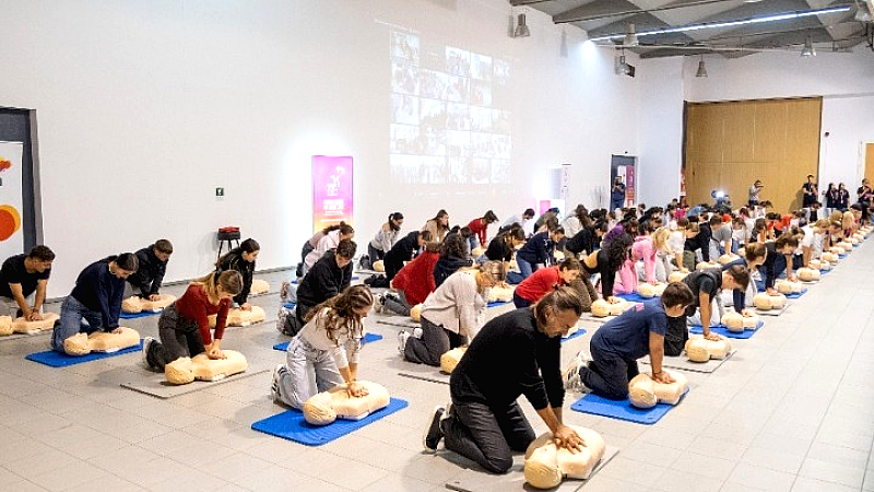 Ρεκόρ ΚΑΡΠΑ από 60.650 μαθητές – Εκστρατεία για την εισαγωγή του μαθήματος στα σχολεία