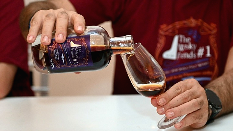Παρουσίαση του πρώτου ελληνικού single malt ουίσκι στην Πάτρα: Ένα προϊόν φιλίας και συνεργασίας
