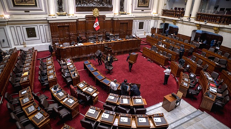 Περού: Το Κογκρέσο ανοίγει το δρόμο για την καθαίρεση της προεδρίας Μπολουάρτε