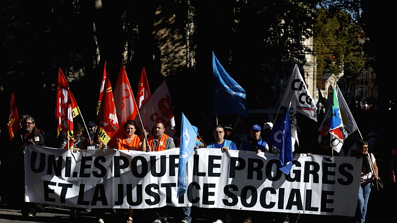 Διαβουλεύσεις για τον σχηματισμό κυβέρνησης στη Γαλλία εν μέσω απεργιακών κινητοποιήσεων