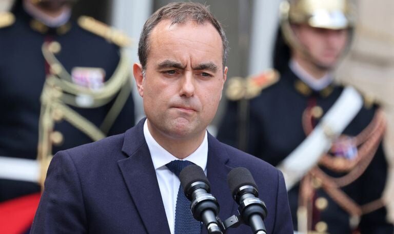 Πέφτει η κυβέρνηση στη Γαλλία: Παραιτήθηκε από πρωθυπουργός ο Σεμπαστιάν Λεκορνί