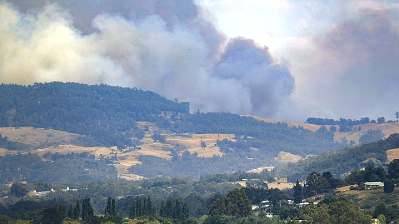 Χαοτικές καιρικές συνθήκες πυροδοτούν δασικές πυρκαγιές σε Αυστραλία και Νέα Ζηλανδία
