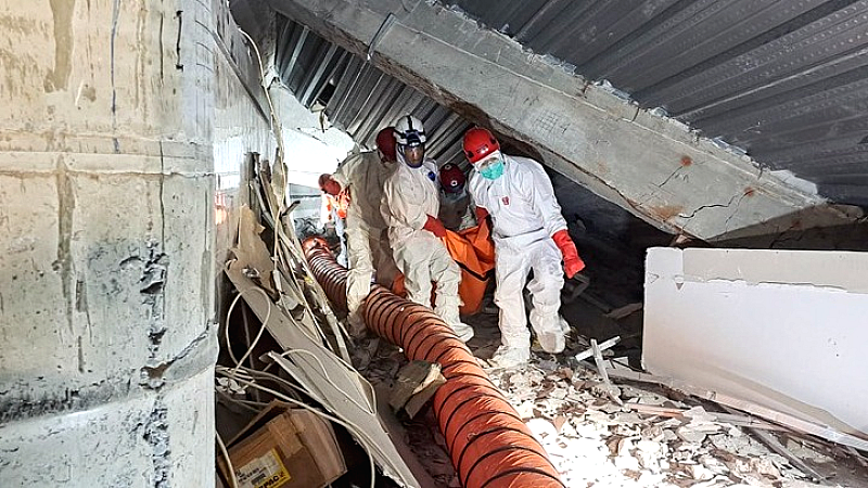 Αυξάνονται οι θάνατοι από την κατάρρευση σχολείου στην Ινδονησία