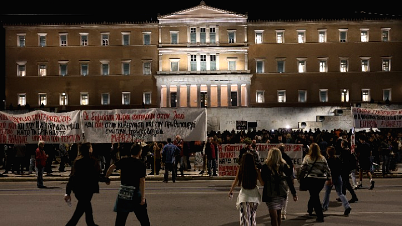 Διαδήλωση στο Σύνταγμα κατά της τροπολογίας για το μνημείο του Αγνώστου Στρατιώτη – Δηλώσεις Σωκράτη Φάμελλου
