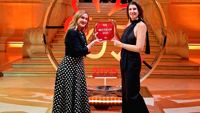 Το THE DOLLI λάμπει με δύο MICHELIN Keys στο Παρίσι και προβάλλει την Αθήνα