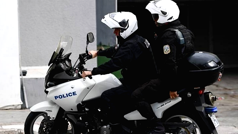 Συνελήφθη οδηγός ταξί που παρέσυρε μοτοσικλέτα της ΕΛ.ΑΣ. και εγκατέλειψε τον τόπο του ατυχήματος