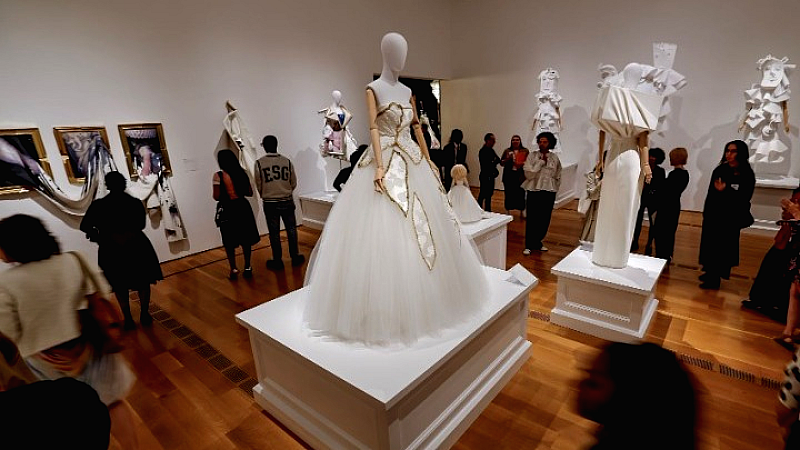 Η έκθεση «Viktor&Rolf. Fashion Statements» ενώνει τη μόδα με την τέχνη στην Ατλάντα