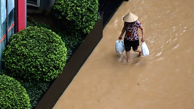 Τουλάχιστον 13 θάνατοι και 11 αγνοούμενοι από τις πλημμύρες στο Βιετνάμ