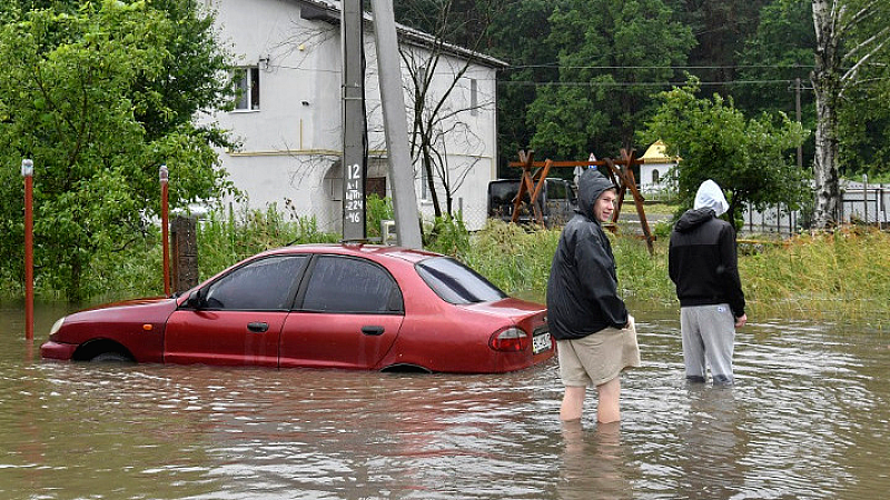 Σφοδρές καταιγίδες προκαλούν τουλάχιστον εννέα θύματα στην Οδησσό