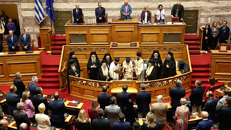 Νέα κοινοβουλευτική περίοδος με τον αγιασμό – Κάλεσμα του Αρχιεπισκόπου για ενότητα και συνεργασία