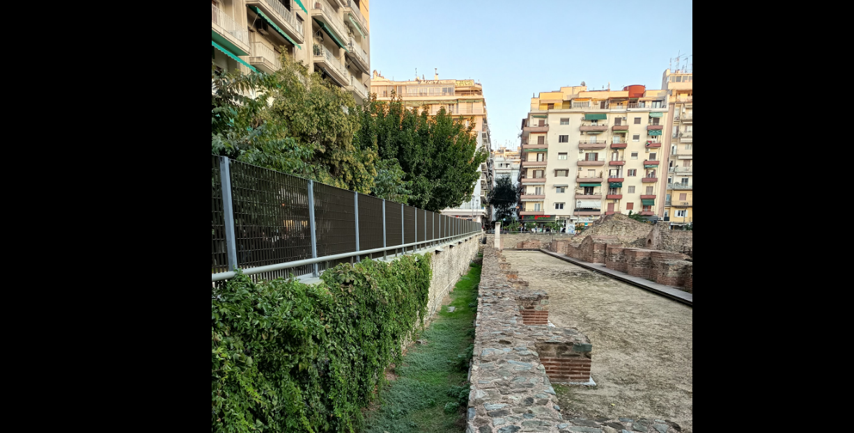 Χωρίς άδεια από το Δήμο Θεσσαλονίκης τα κάγκελα στη Ναυαρίνου