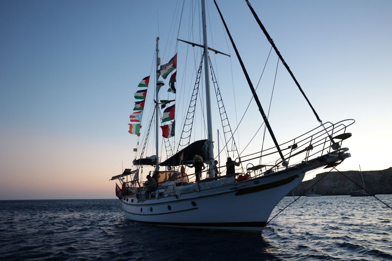 Σε συναγερμό οι ακτιβιστές του Global Sumud Flotilla καθώς drones παρακολουθούν