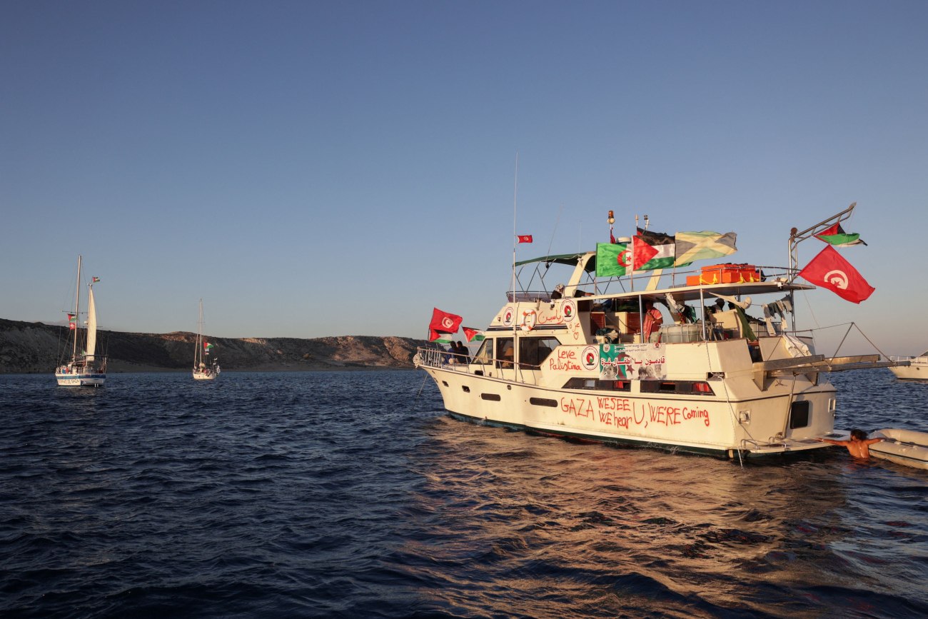 Σκηνές έντασης με τον στολίσκο Global Sumud Flotilla κοντά στη Γάζα