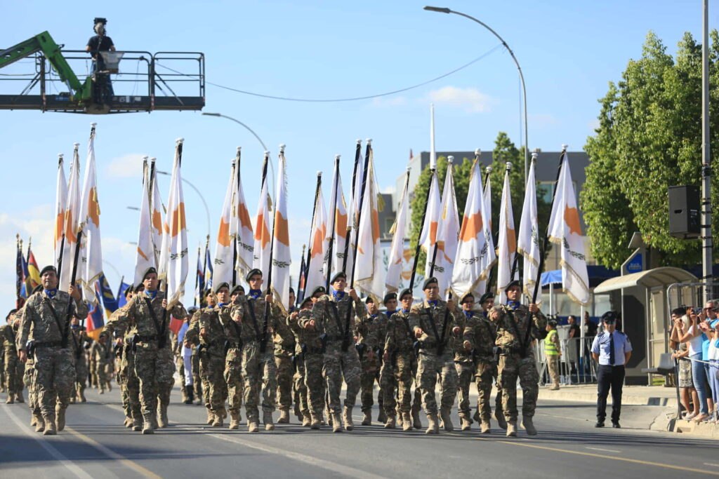 Η 65η επέτειος ανεξαρτησίας της Κυπριακής Δημοκρατίας: Στρατιωτική παρέλαση και ελληνικά F-16