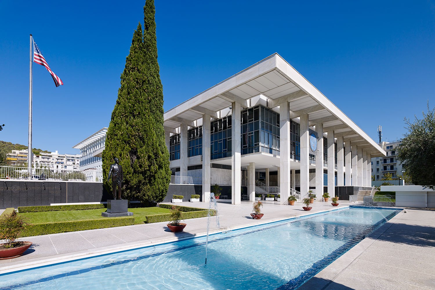 Πρεσβεία ΗΠΑ στην Ελλάδα: Συνεχίζουν οι υπηρεσίες διαβατηρίων και βίζας αν το επιτρέπουν οι συνθήκες