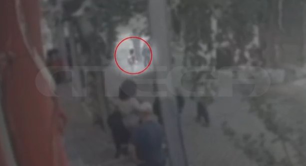 Άγιος Παντελεήμονας: Βίντεο ντοκουμέντο δείχνει την 4χρονη να περιπλανιέται στην Αχαρνών