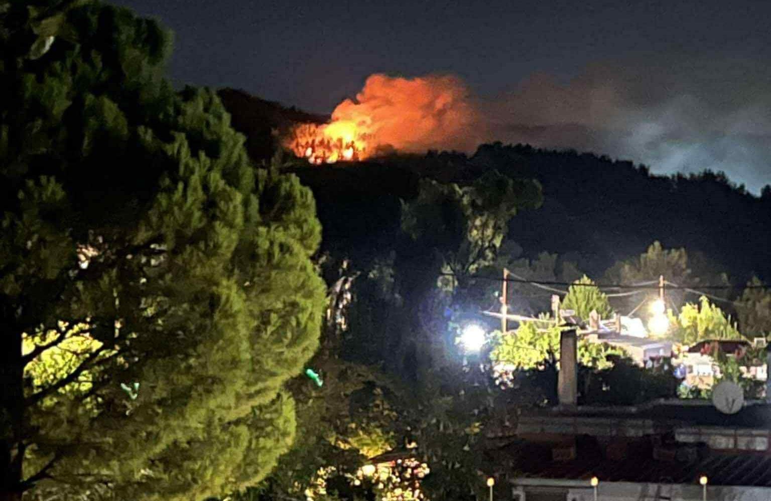 Φωτιά στη Ρόδο: Σε πλήρη εξέλιξη επιχείρηση κατάσβεσης ανάμεσα σε Αρχίπολη και Ελεούσα