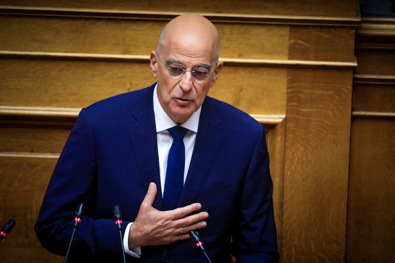Υποστήριξη Δένδια στον Πάνο Ρούτσι για την εκταφή του γιου του