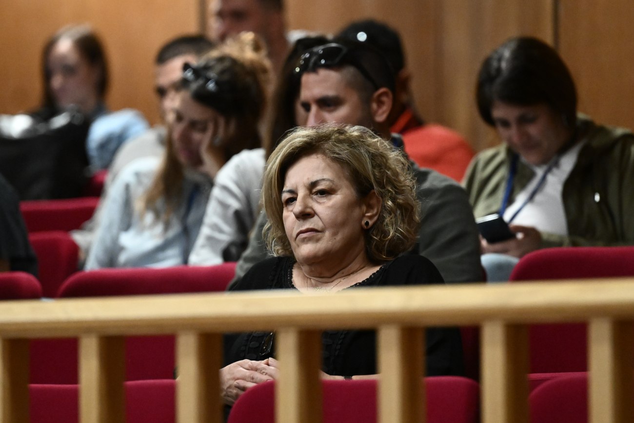 Υποστηρικτής της Χρυσής Αυγής επιτέθηκε στη Μάγδα Φύσσα στο δικαστήριο