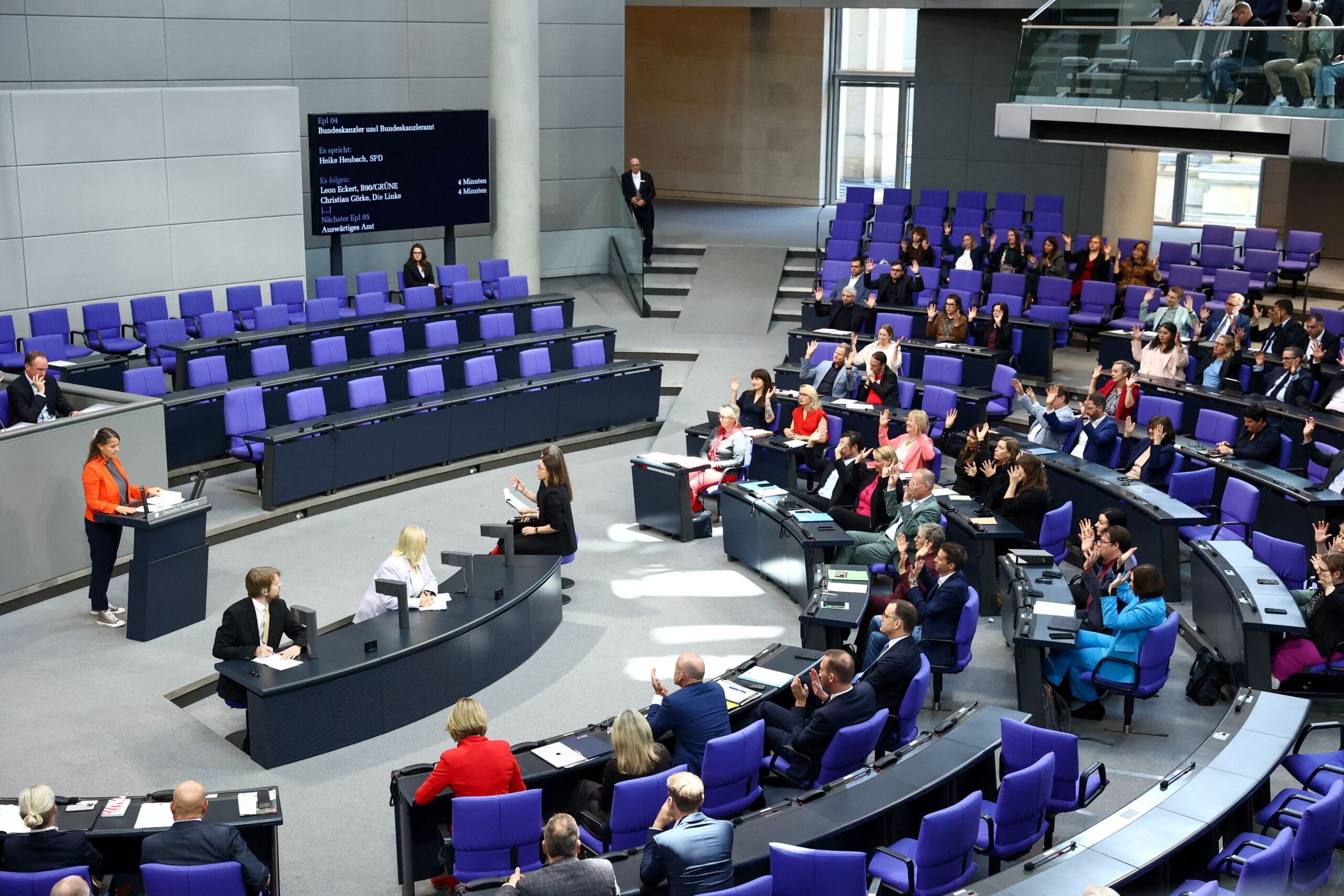 Δημοσκόπηση στη Γερμανία: Αυξάνονται οι ανησυχίες για τους Χριστιανοδημοκράτες, στην κορυφή το AfD