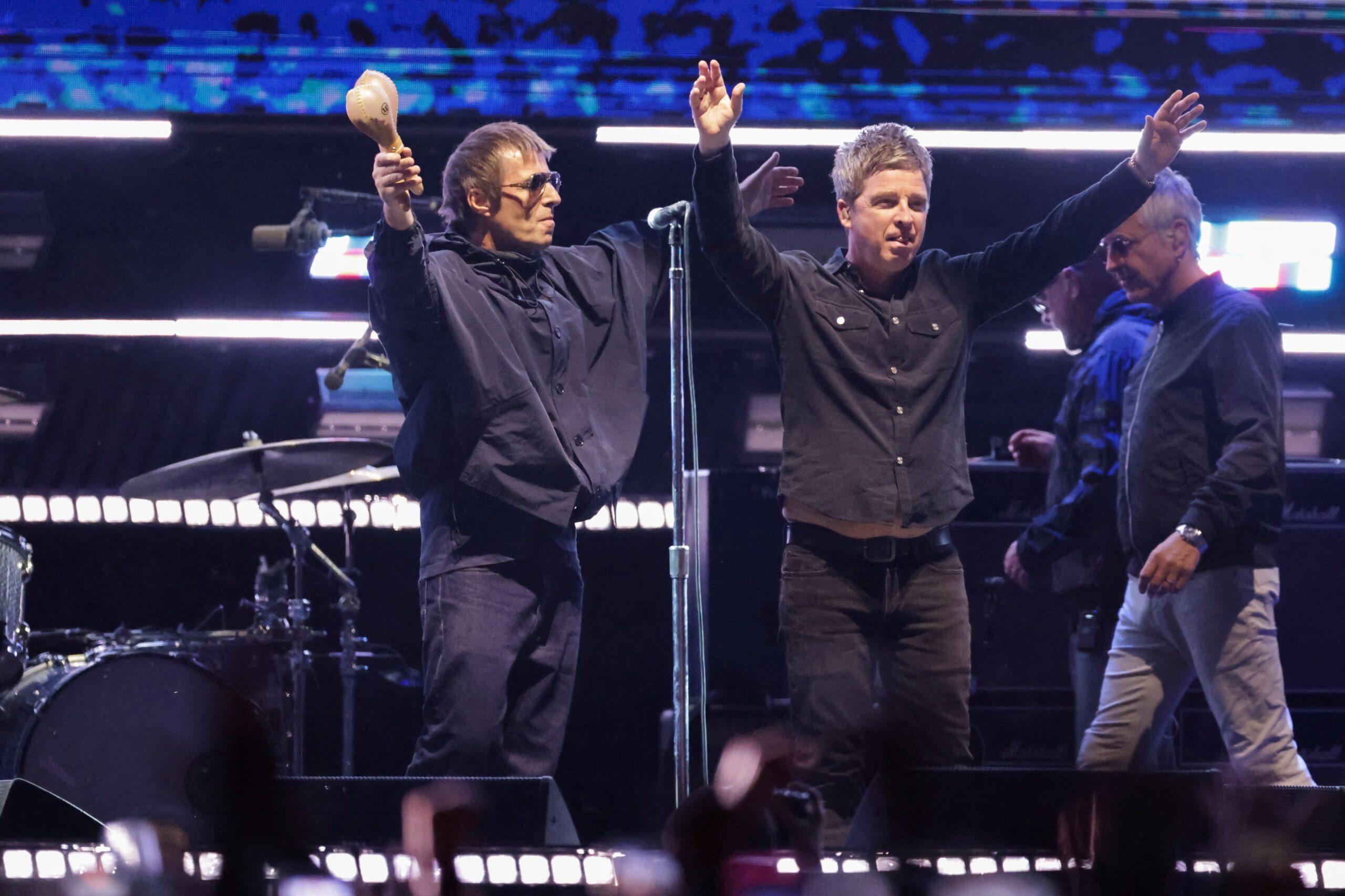 Ετοιμάζεται το αναπάντεχο βιβλίο του reunion των Oasis: 400 σελίδες γεμάτες brit rock