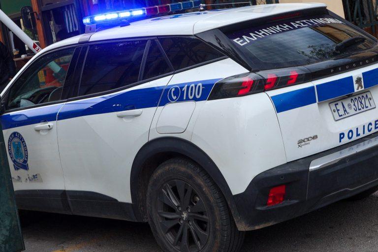 Κερατσίνι: Γερανός παρέσυρε σταθμευμένα οχήματα έξω από το δημοτικό κολυμβητήριο