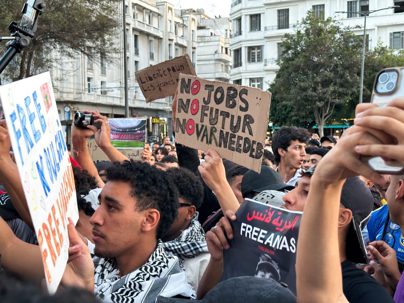 Η γενιά Ζ απαιτεί ελπίδα και αλλάζει τον κόσμο μέσω εξεγέρσεων