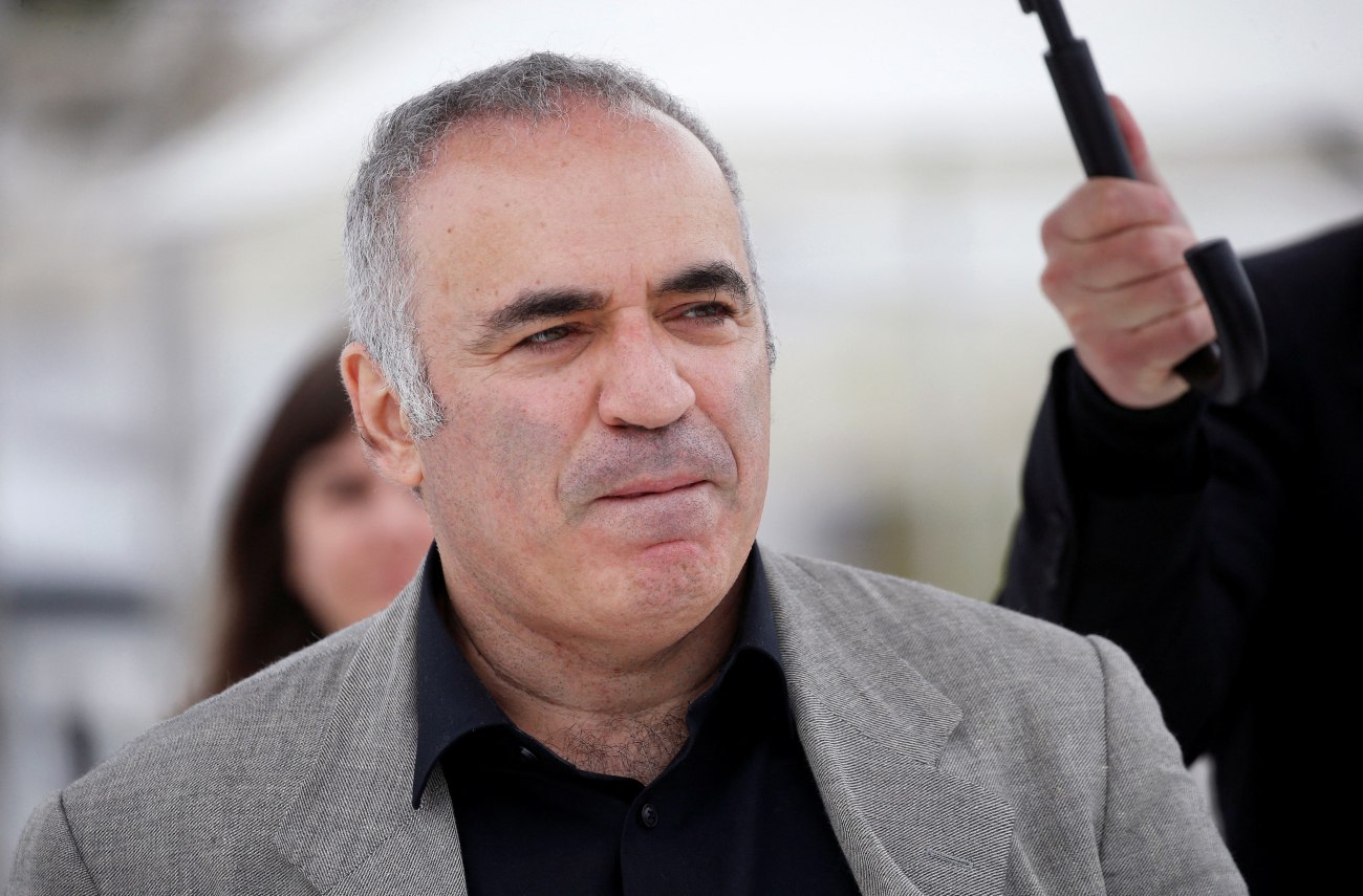 Κασπάροφ: Ο Πούτιν δοκιμάζει τις αντοχές της Ευρώπης, σχεδιάζει χερσαία εισβολή πριν από το τέλος του έτους