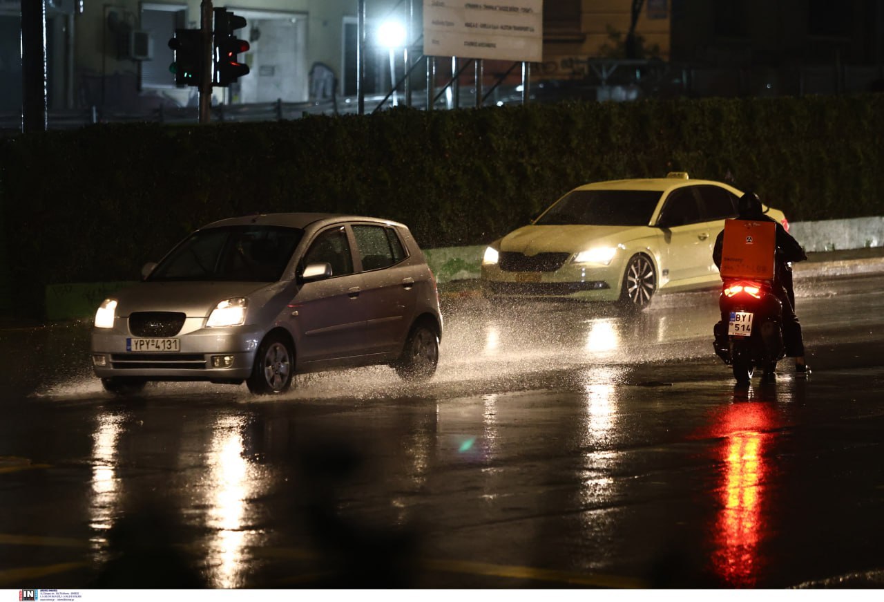 Κακοκαιρία: Ισχυρές καταιγίδες πλήττουν την Αττική – Προβλέψεις για τις επόμενες ώρες