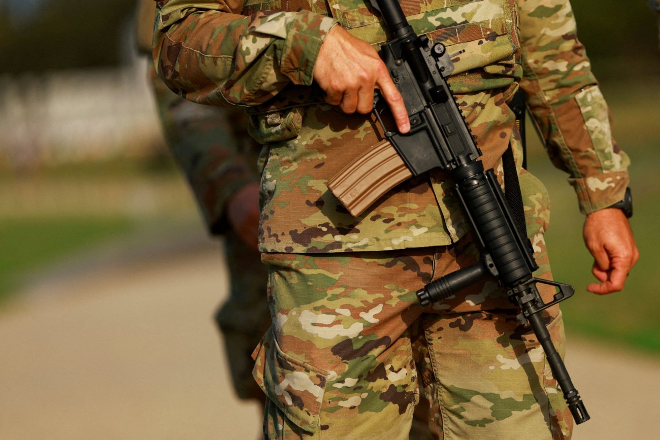 Ο Τραμπ ετοιμάζεται να επικαλεστεί τον νόμο περί εξέγερσης για να αναπτύξει την Εθνοφρουρά [βίντεο]