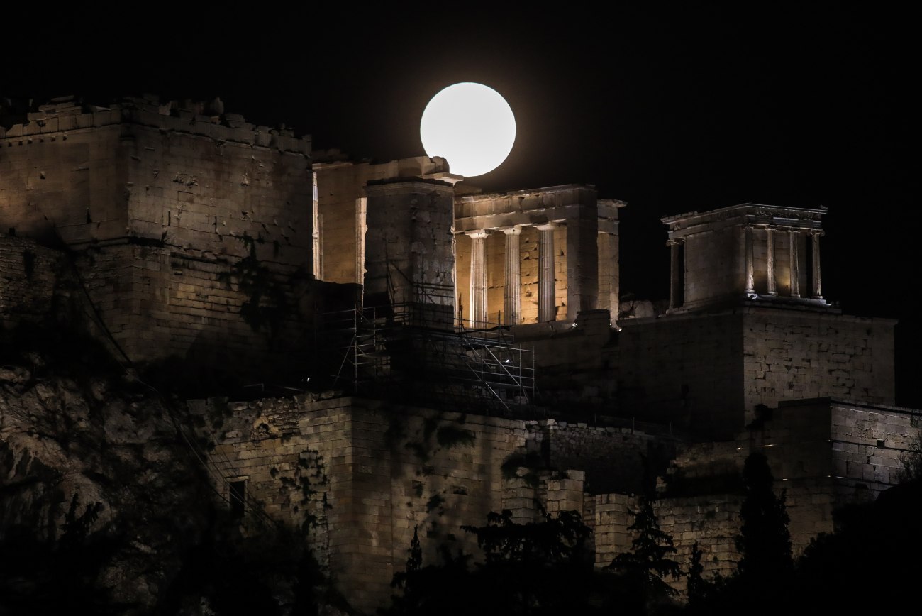 Πανσέληνος της συγκομιδής: Η μεγαλύτερη υπερπανσέληνος του 2025 φωτίζει τον ουρανό στις 7 Οκτωβρίου