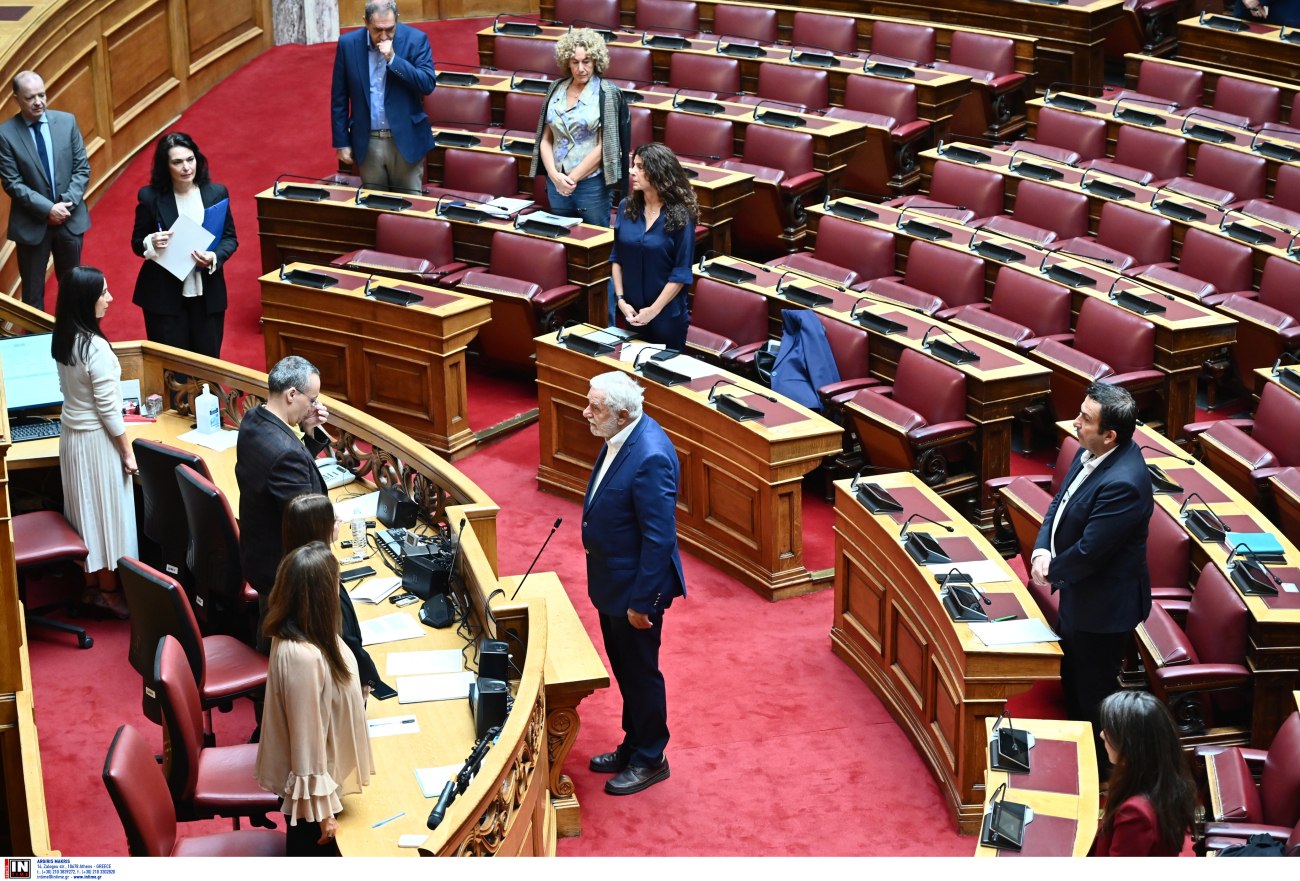 Βουλή: Ορκίστηκε ο Θοδωρής Δρίτσας, αναλαμβάνοντας τη θέση του Αλέξη Τσίπρα