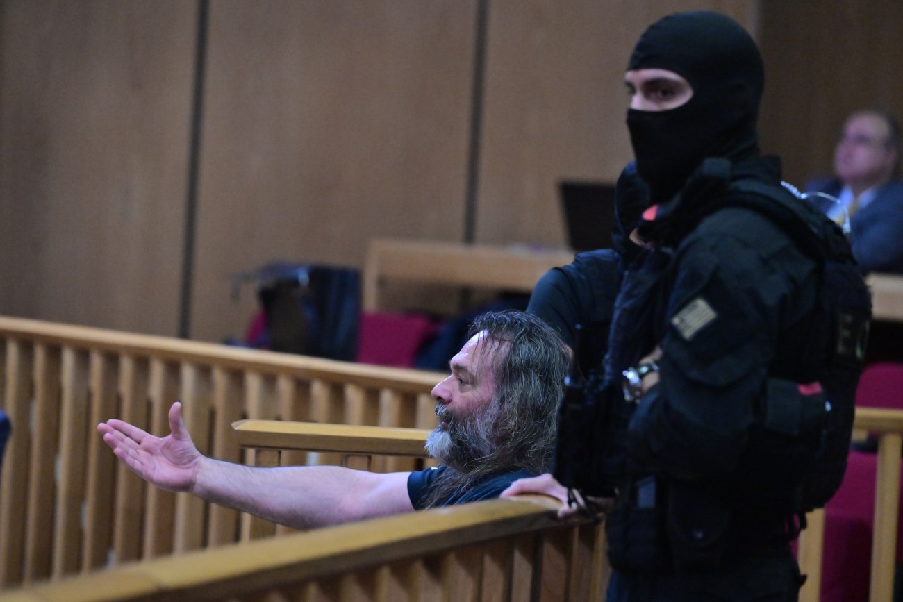 Δραματική εξέλιξη στη δίκη της Χρυσής Αυγής: Αποβλήθηκε ο Γιάννης Λαγός, προκάλεσε ένταση με τους δικαστές