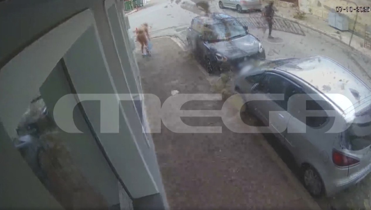 Κατάρρευση μπαλκονιού στο Λαύριο: Βίντεο ντοκουμέντο αποκαλύπτει την δραματική στιγμή