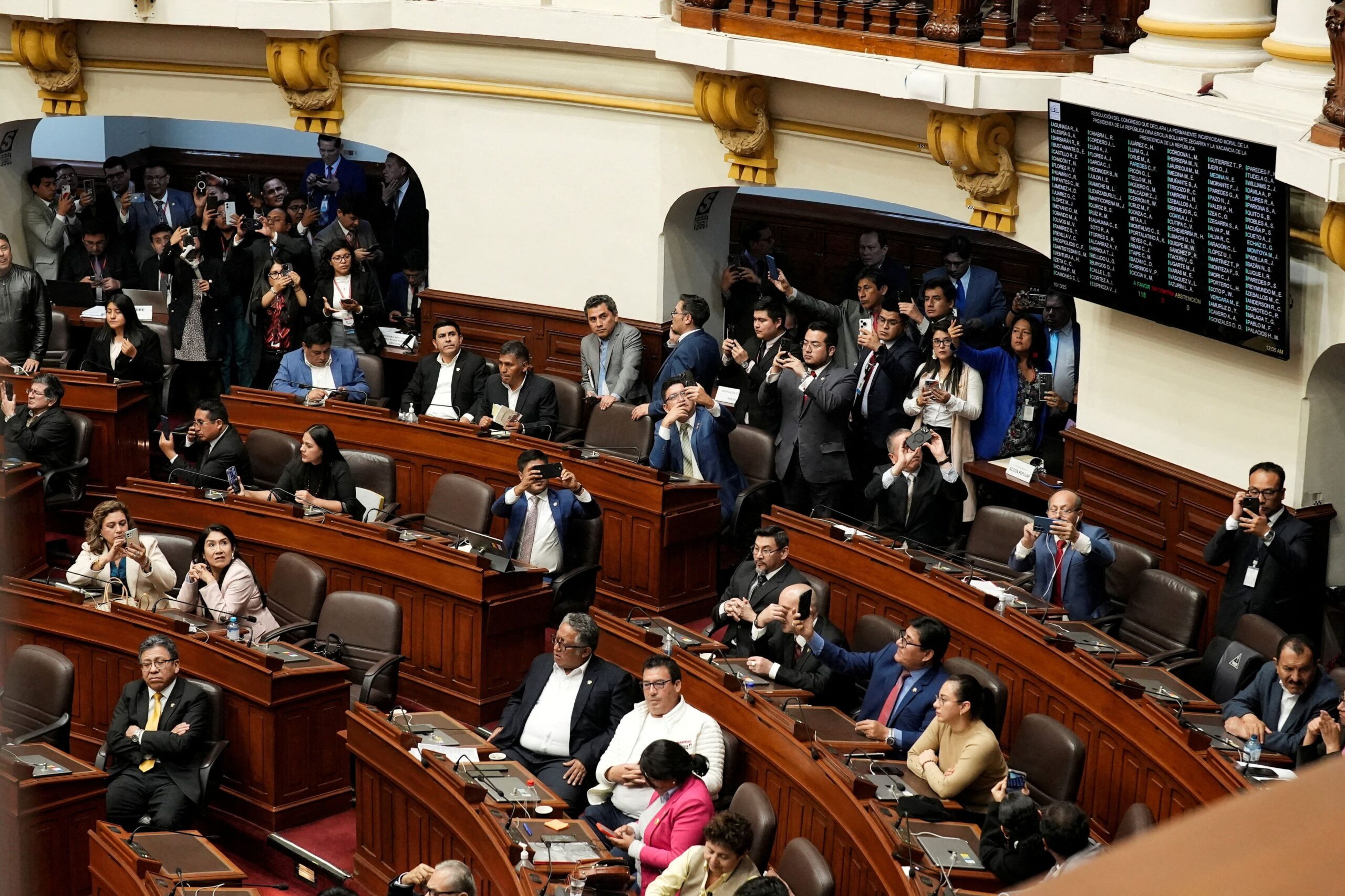 Περού: Ξεκίνησαν οι διαδικασίες αποπομπής της προεδρού Μπολουάρτε